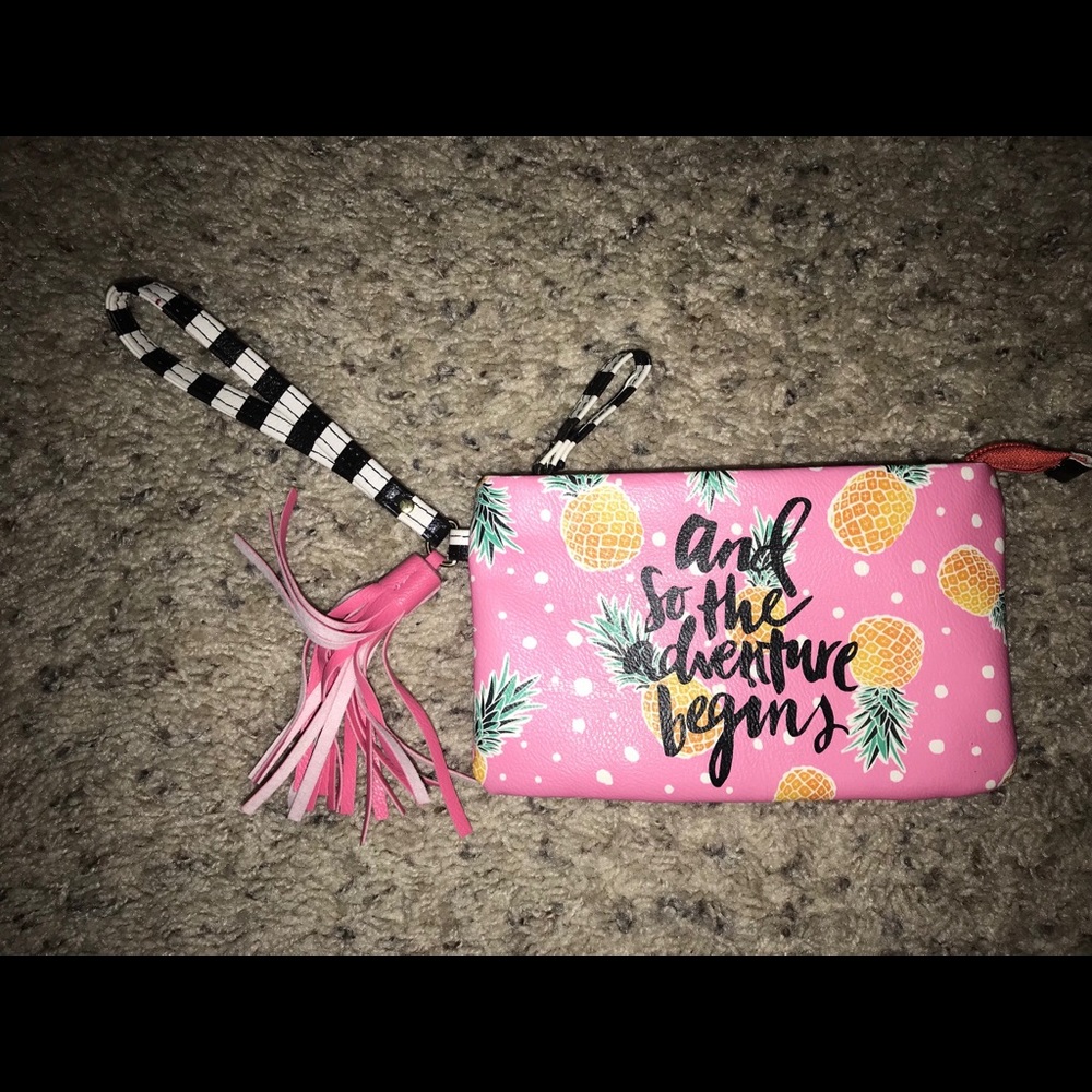 Pineapple wristlet